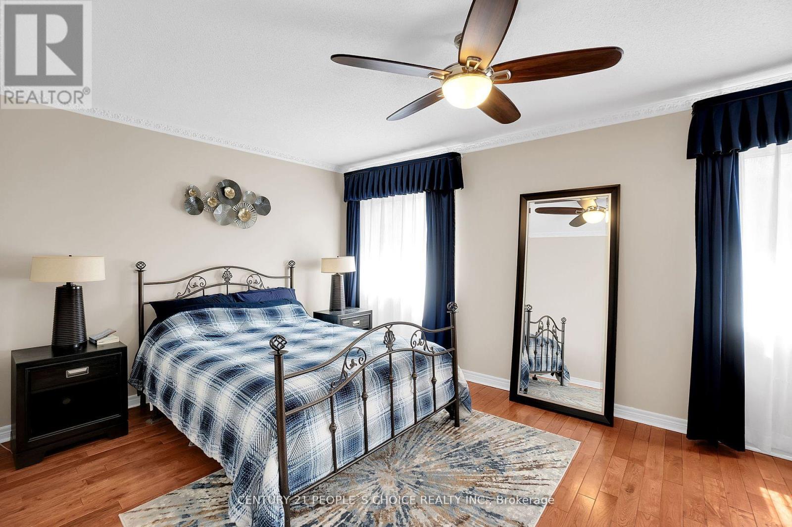 Photo 11 of 160 Carrier Crescent, Vaughan ON