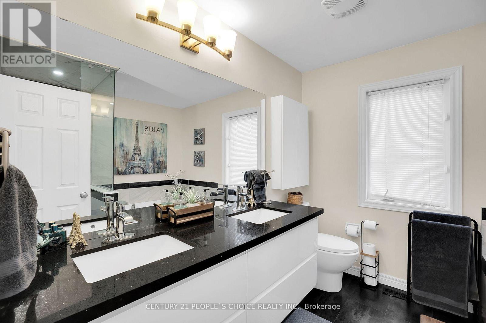 Photo 12 of 160 Carrier Crescent, Vaughan ON