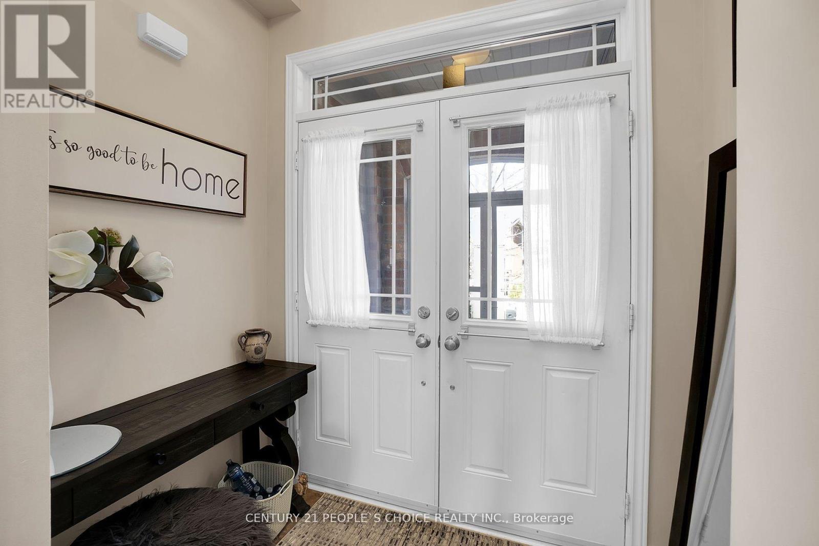 Photo 2 of 160 Carrier Crescent, Vaughan ON