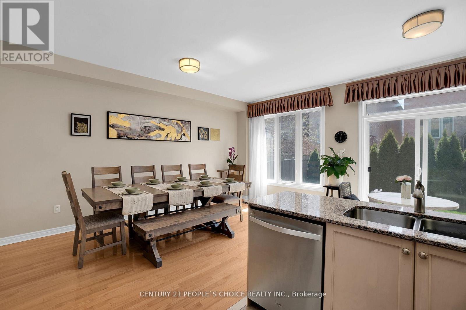 Photo 6 of 160 Carrier Crescent, Vaughan ON