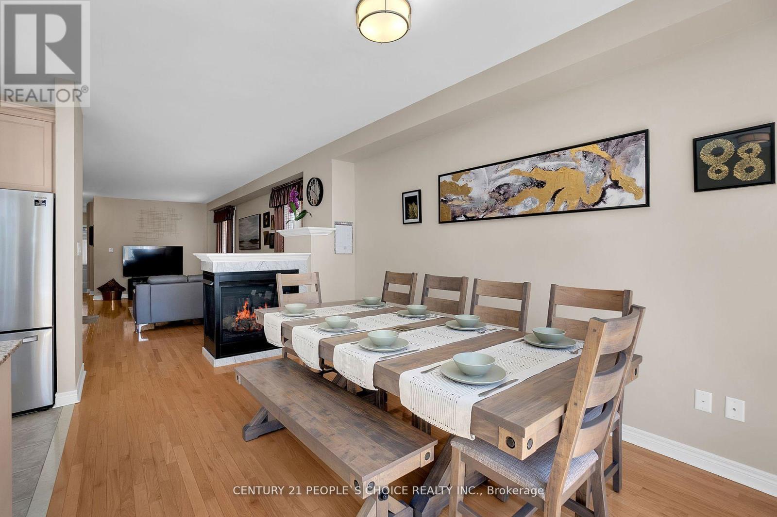 Photo 7 of 160 Carrier Crescent, Vaughan ON