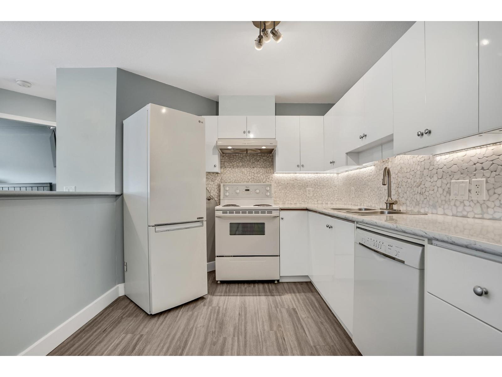 Photo 3 of 414 33738 King Road, Abbotsford BC