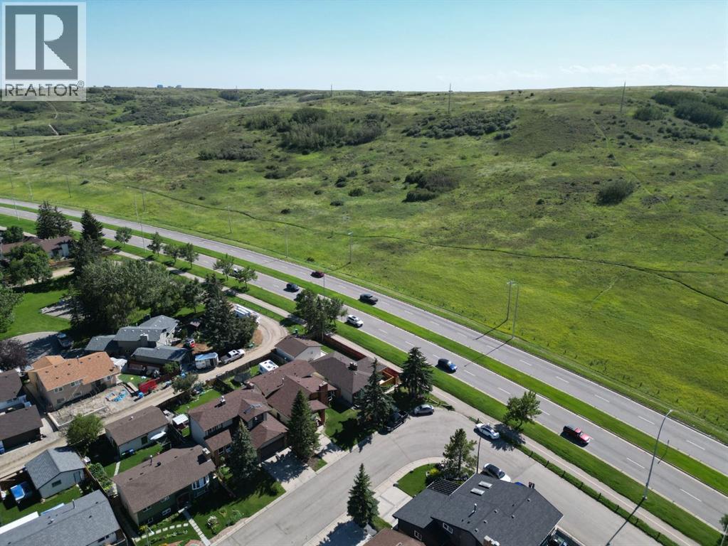 Photo 44 of 79 Beaconsfield Way Nw, Calgary AB