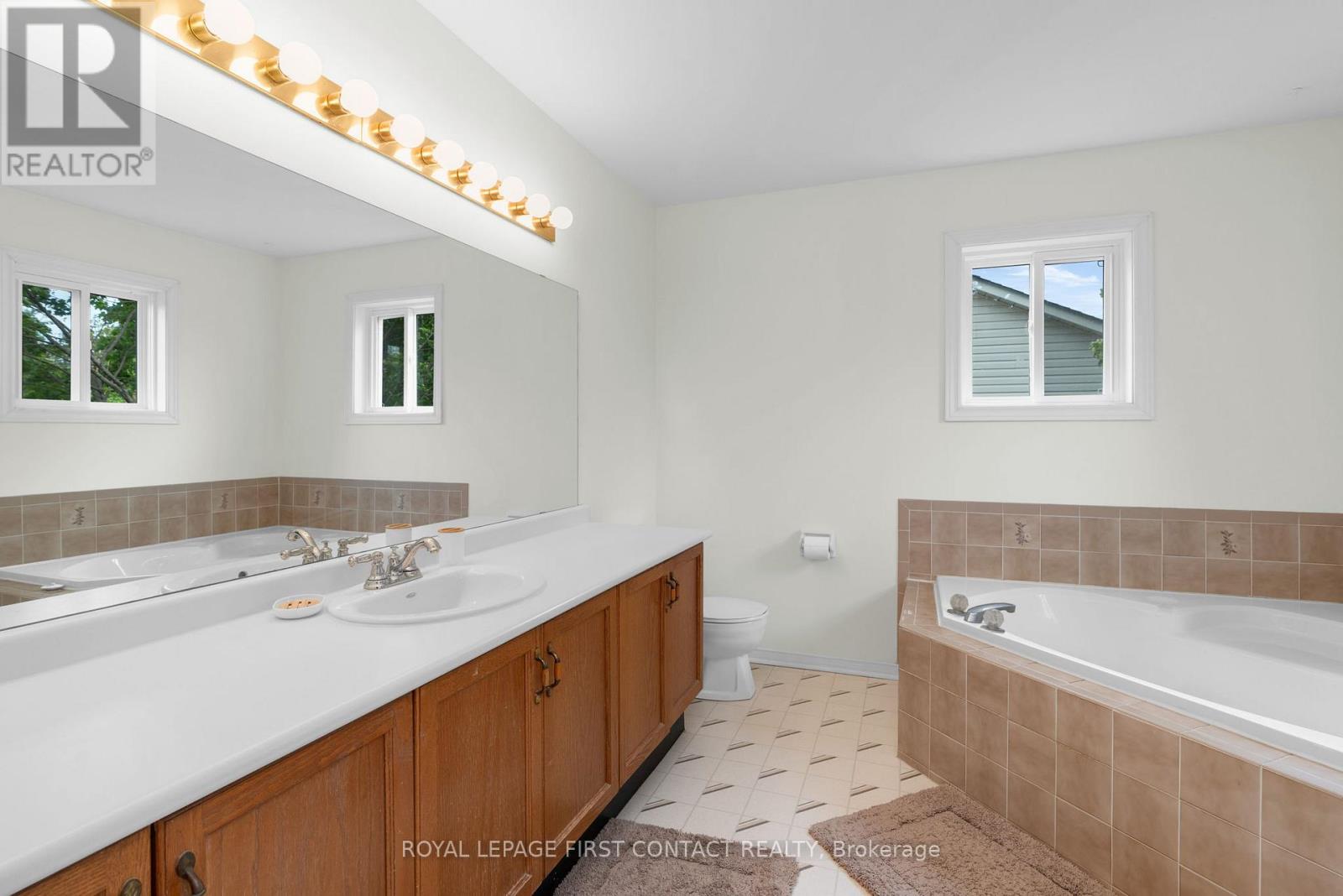 Photo 16 of 58 Mcdougall Drive, Barrie ON