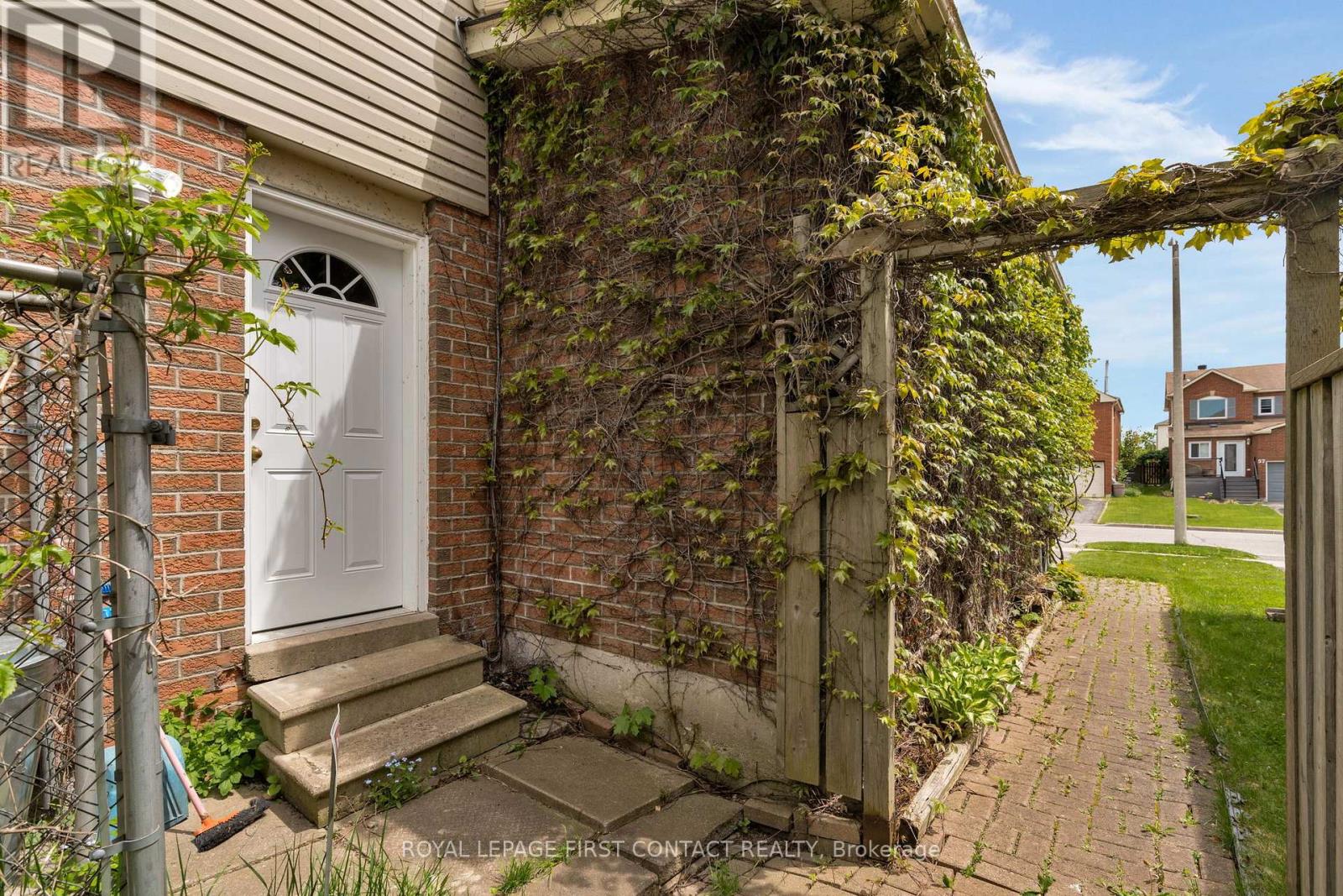 Photo 29 of 58 Mcdougall Drive, Barrie ON
