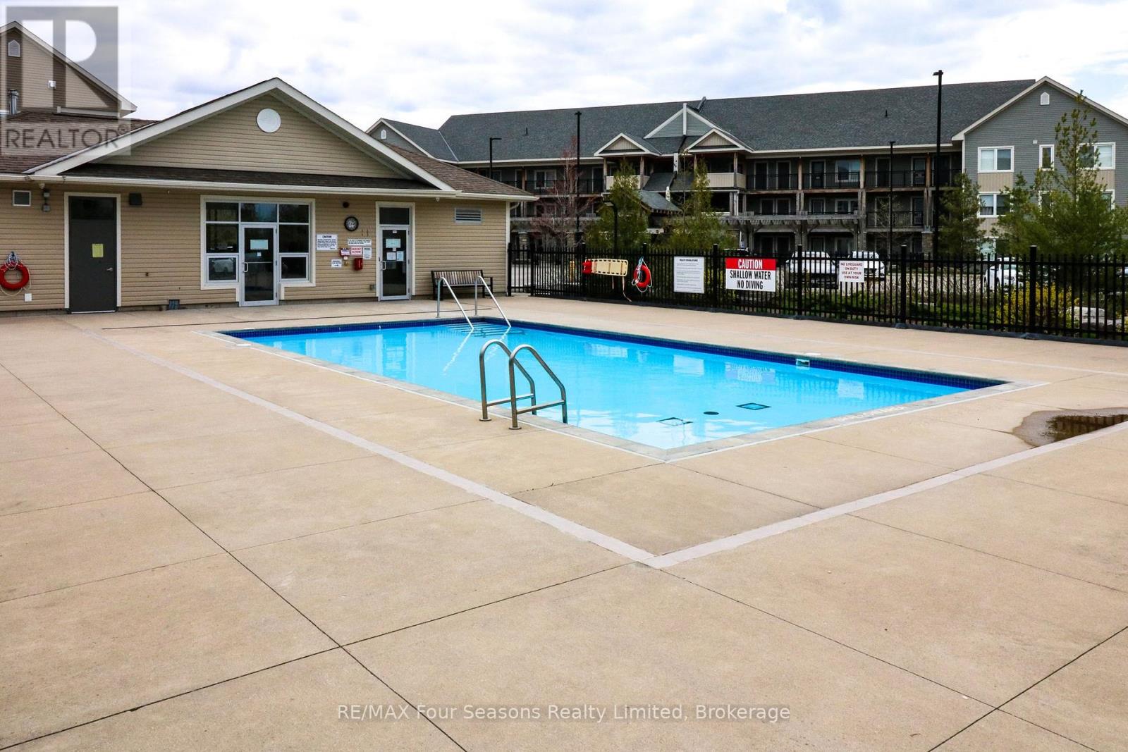 Photo 25 of 203 6 Anchorage Crescent, Collingwood ON