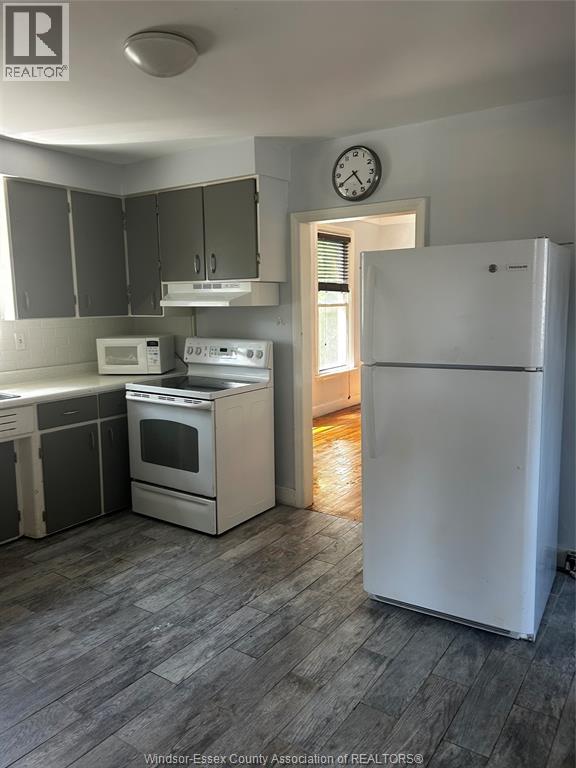 Photo 12 of 1043 Cataraqui, Windsor ON