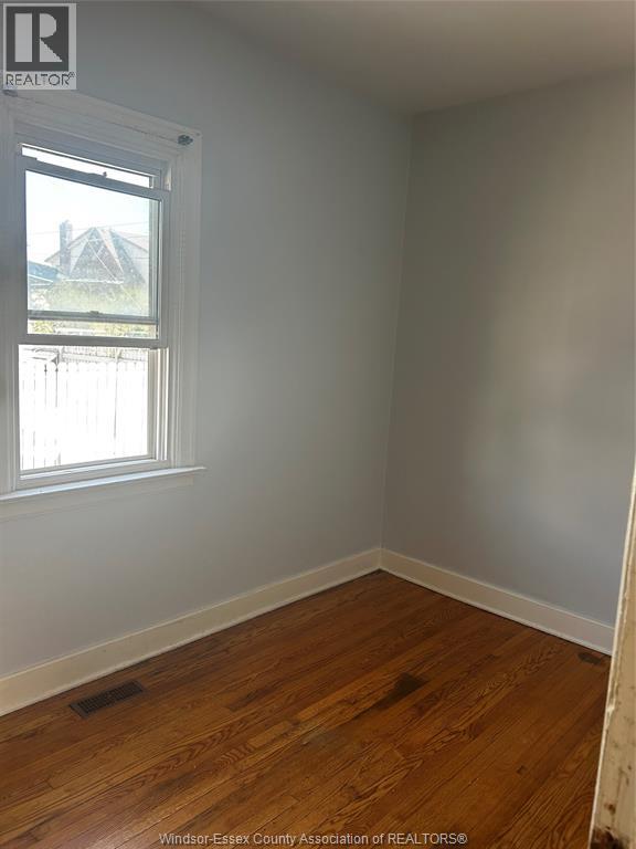 Photo 5 of 1043 Cataraqui, Windsor ON