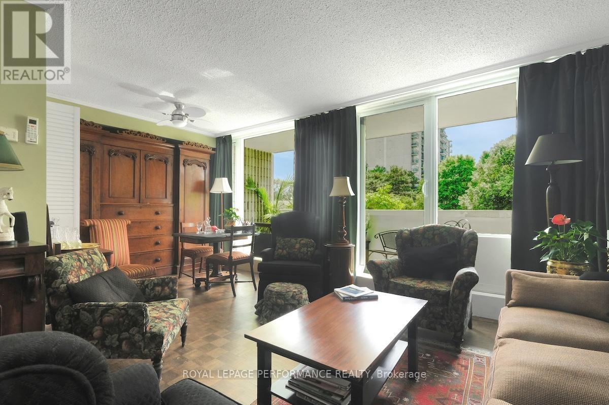 Photo 10 of 207 2625 Regina Street, Ottawa ON