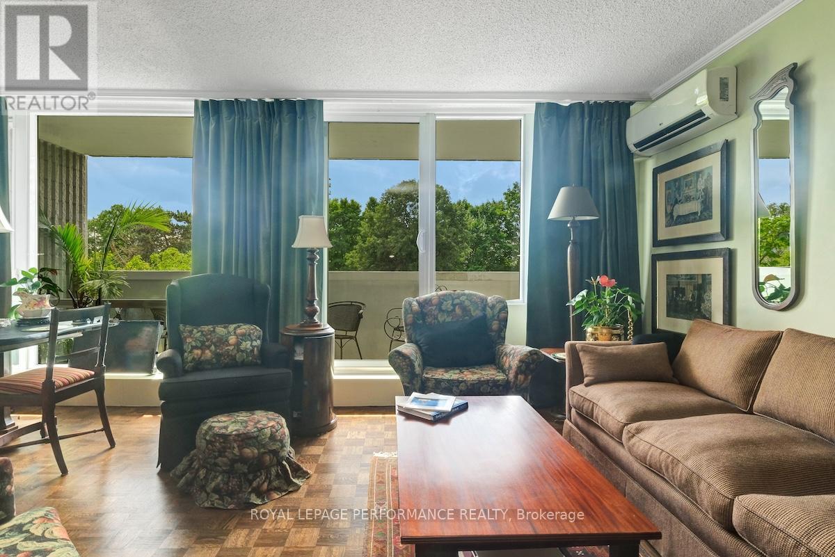 Photo 11 of 207 2625 Regina Street, Ottawa ON