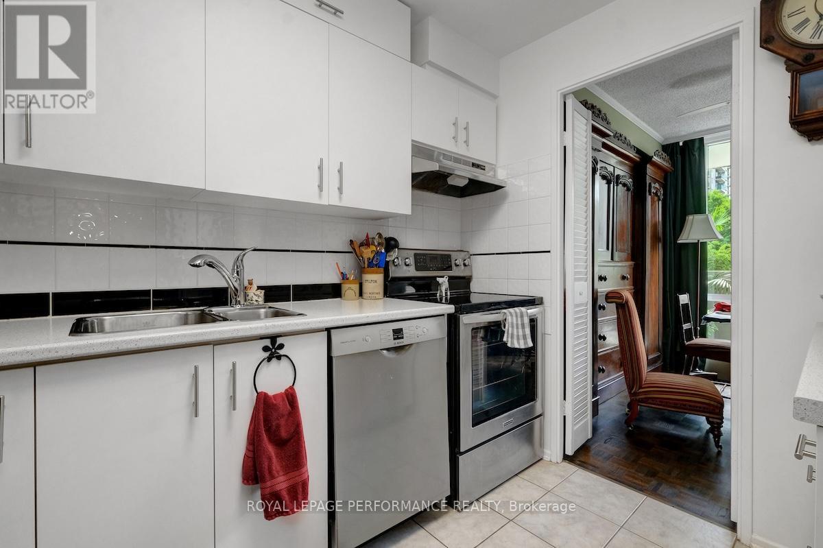 Photo 15 of 207 2625 Regina Street, Ottawa ON