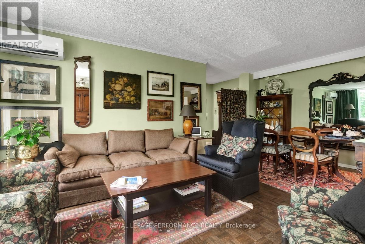 Photo 8 of 207 2625 Regina Street, Ottawa ON