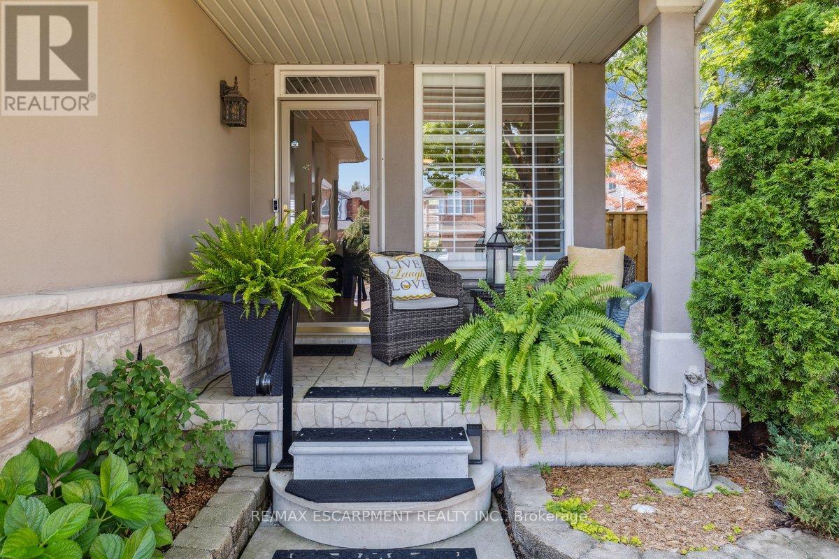 Photo 3 of 1199 Stephenson Drive, Burlington ON