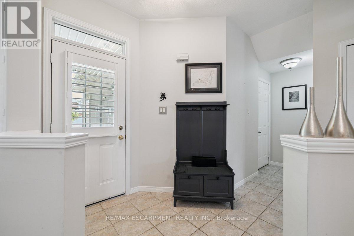 Photo 4 of 1199 Stephenson Drive, Burlington ON
