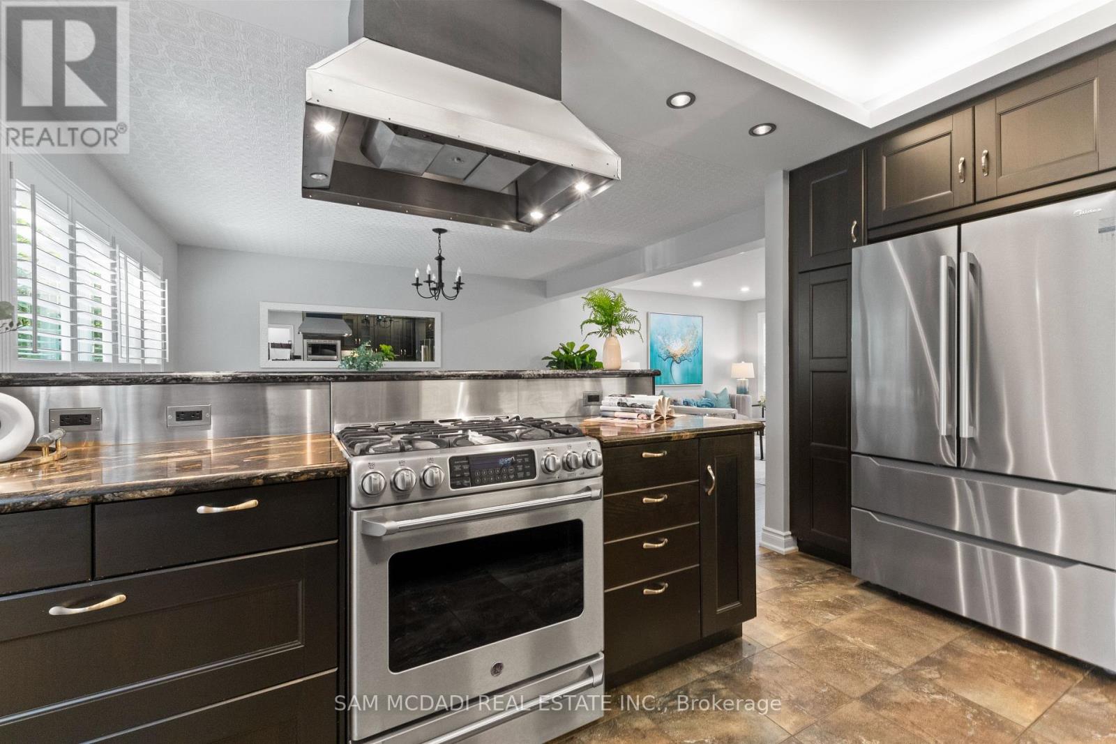 Photo 3 of 158 Felan Avenue, Oakville ON