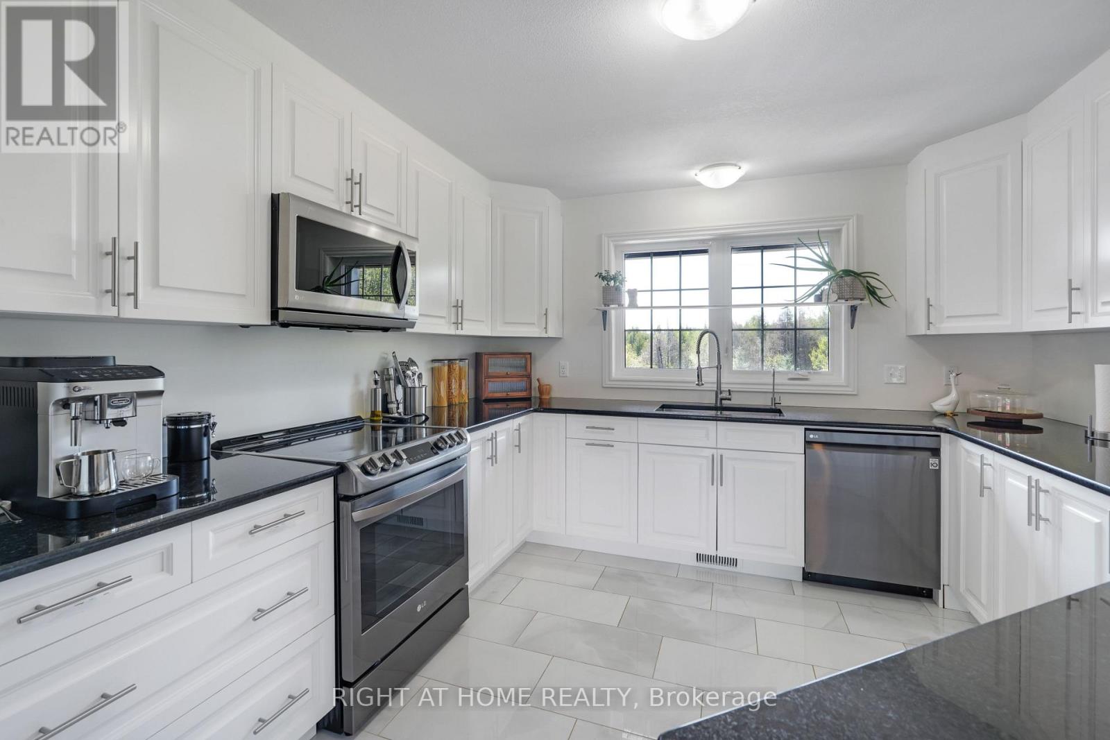 Photo 12 of 8833 Copeland Road, Ottawa ON
