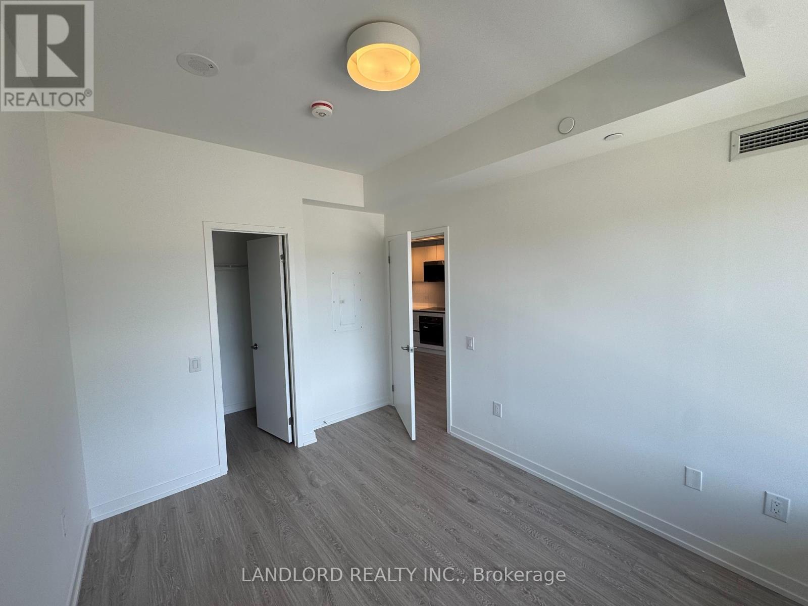 Photo 13 of 321 2485 Eglinton Avenue W, Mississauga ON