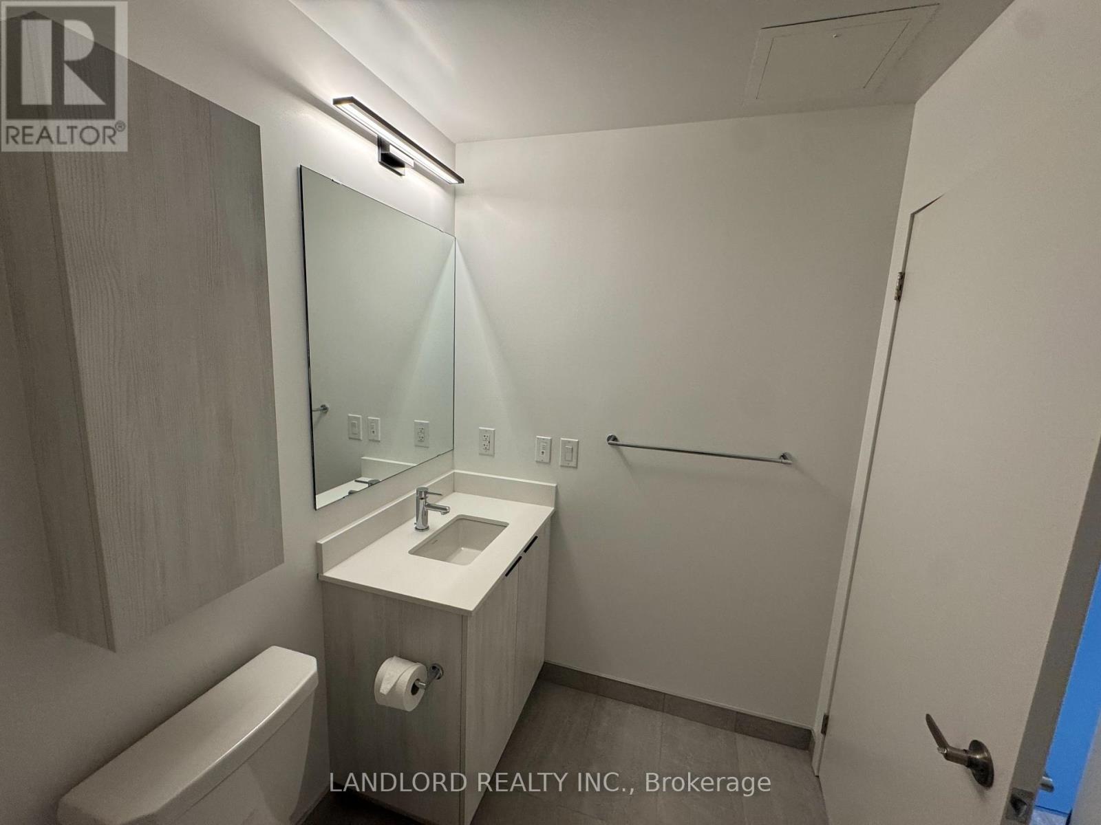 Photo 15 of 321 2485 Eglinton Avenue W, Mississauga ON