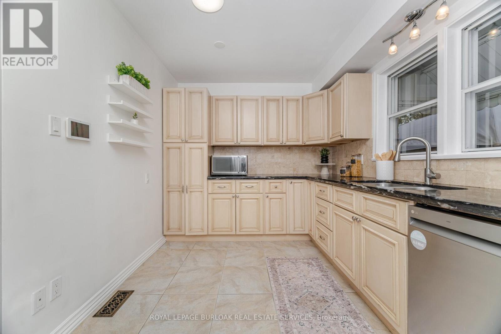 Photo 16 of 2295 Barclay Road, Burlington ON