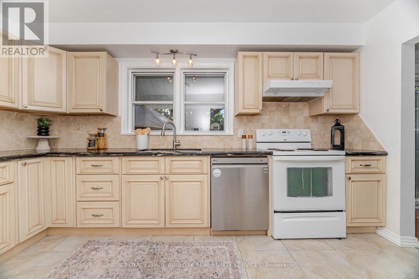 Photo 17 of 2295 Barclay Road, Burlington ON