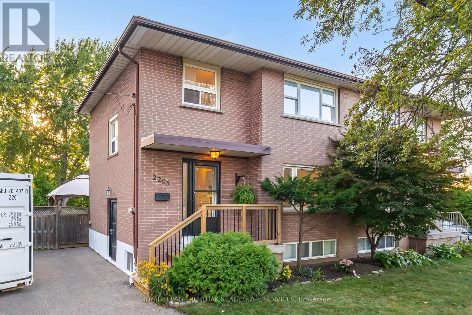 Photo 2 of 2295 Barclay Road, Burlington ON