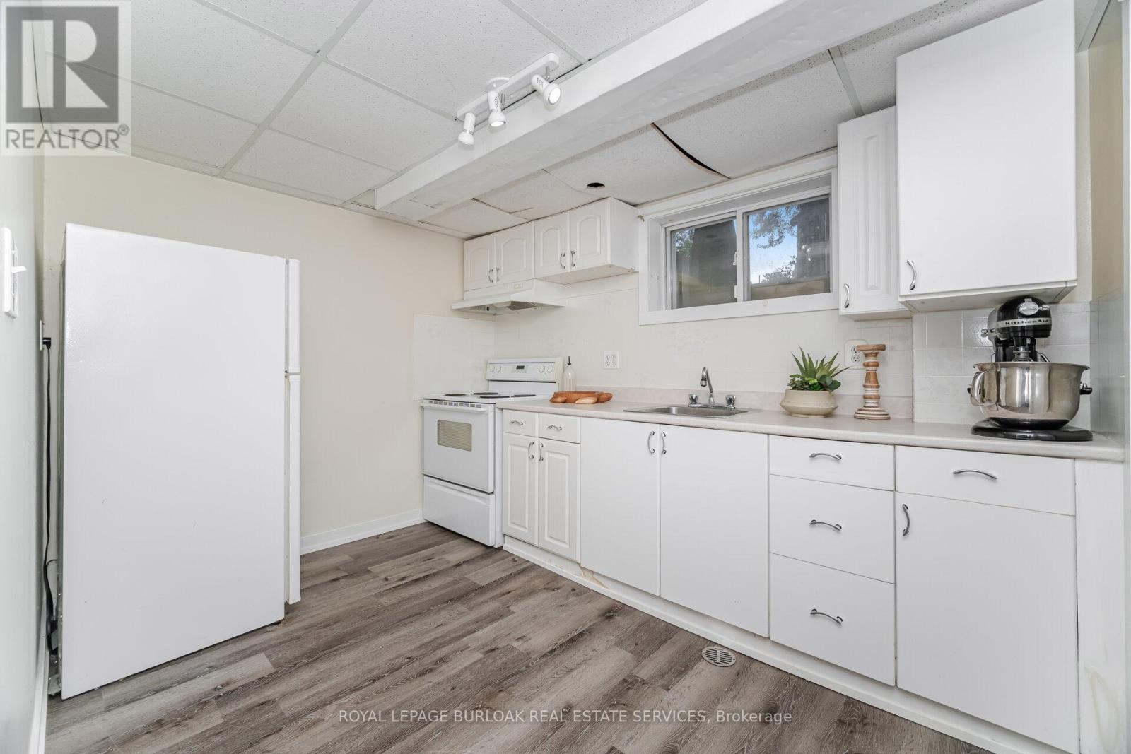 Photo 32 of 2295 Barclay Road, Burlington ON