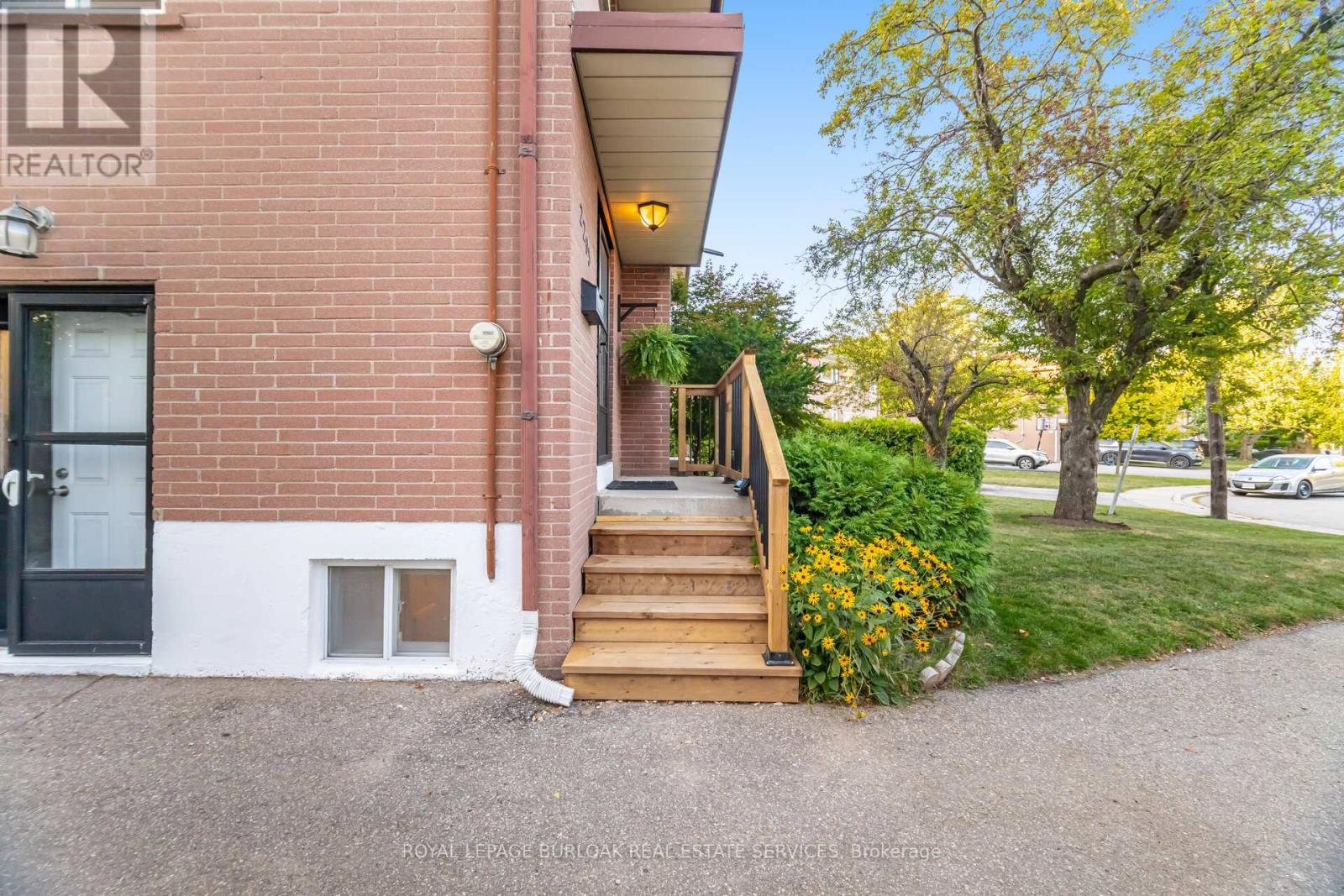 Photo 4 of 2295 Barclay Road, Burlington ON