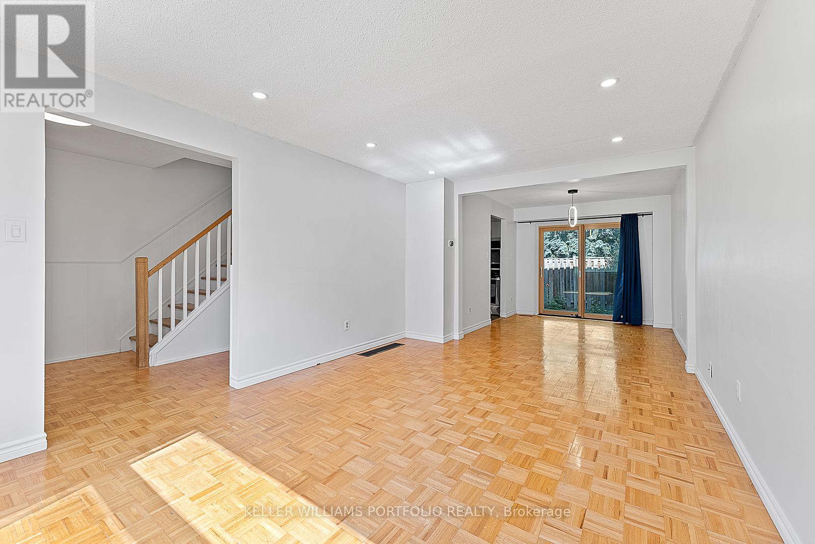 Photo 10 of 65 1055 Shawnmarr Road, Mississauga ON