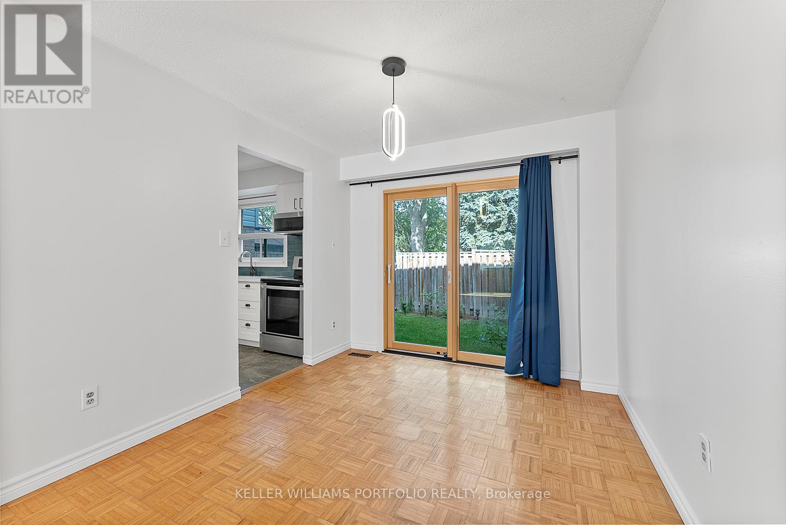 Photo 12 of 65 1055 Shawnmarr Road, Mississauga ON