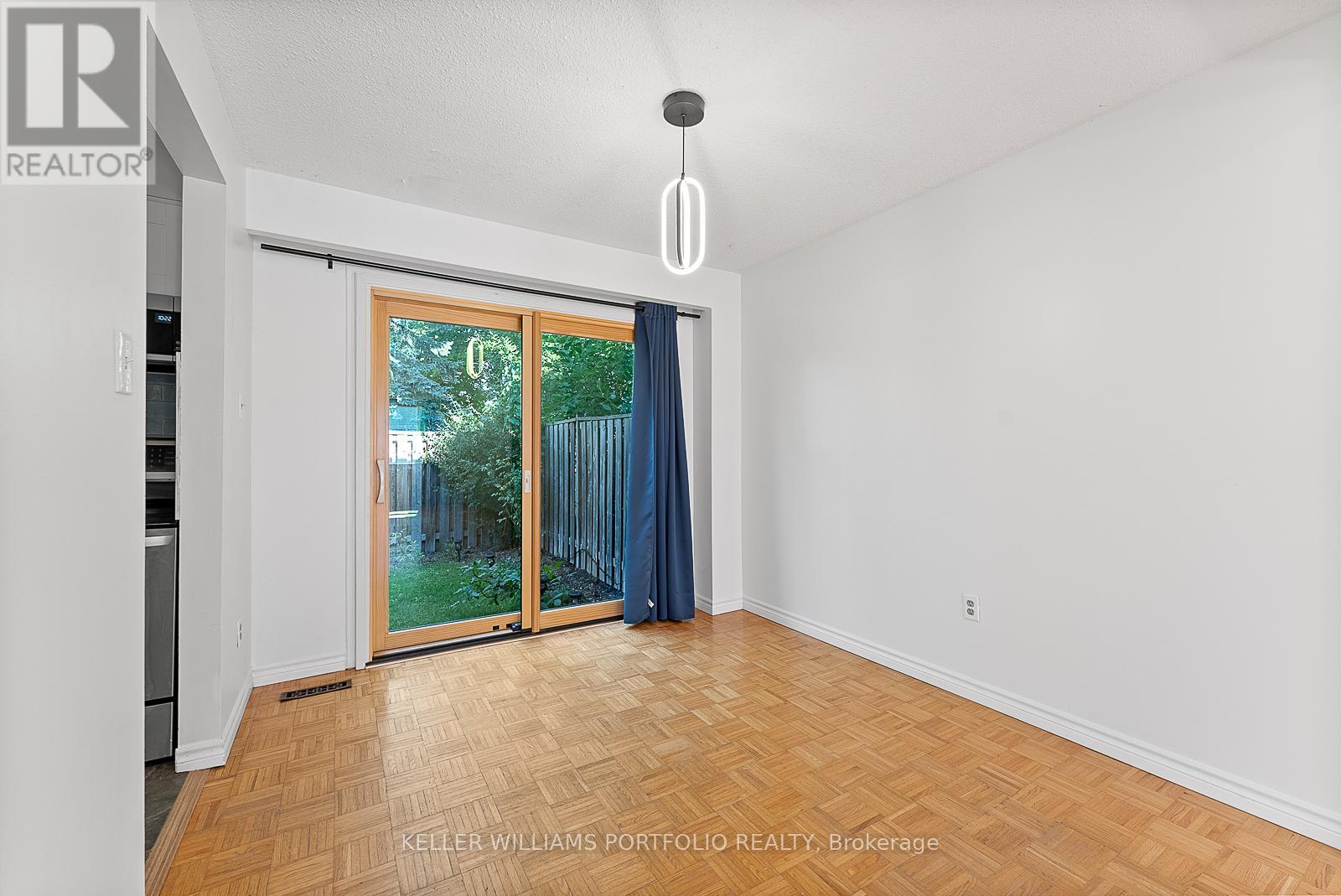 Photo 13 of 65 1055 Shawnmarr Road, Mississauga ON