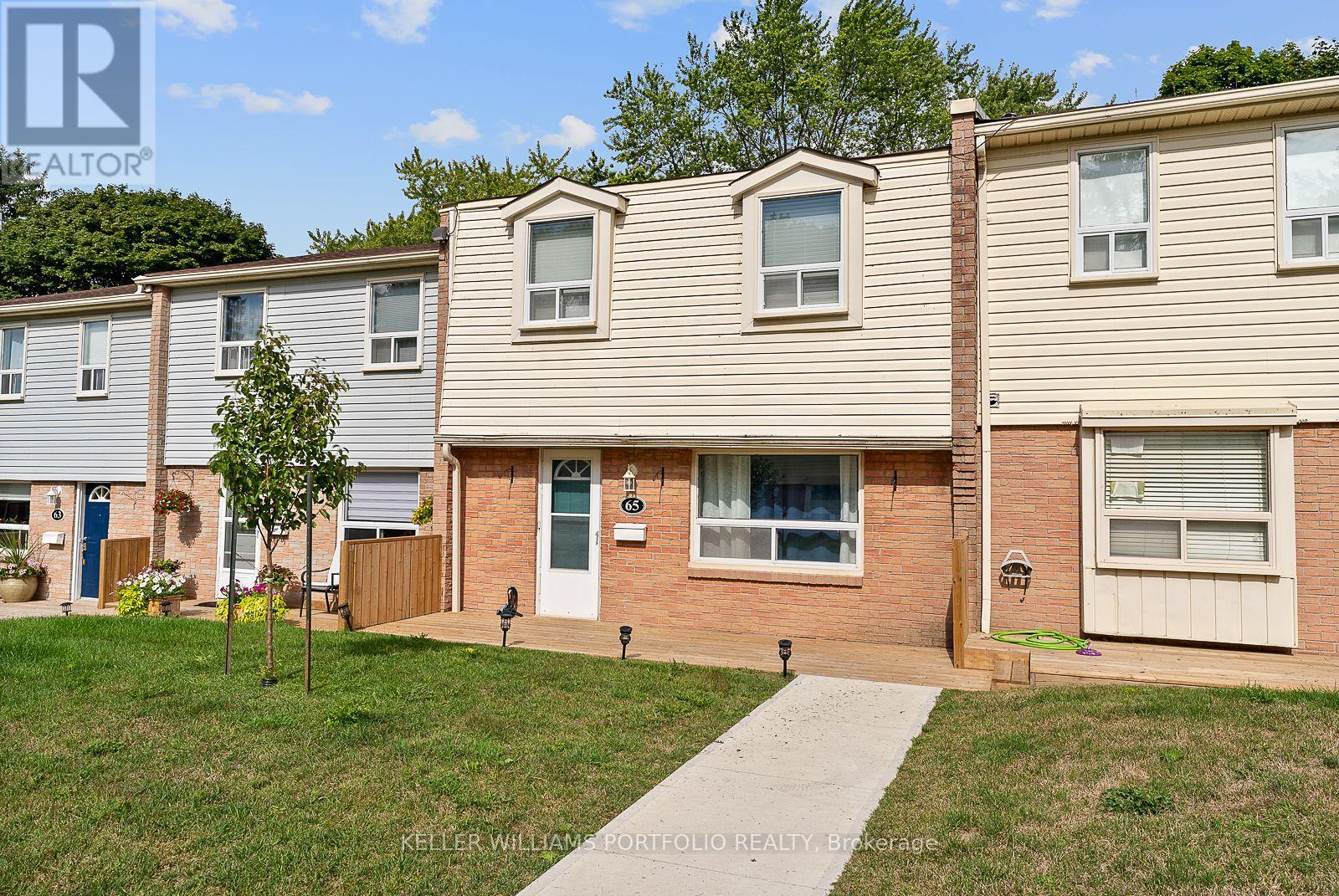 Photo 2 of 65 1055 Shawnmarr Road, Mississauga ON