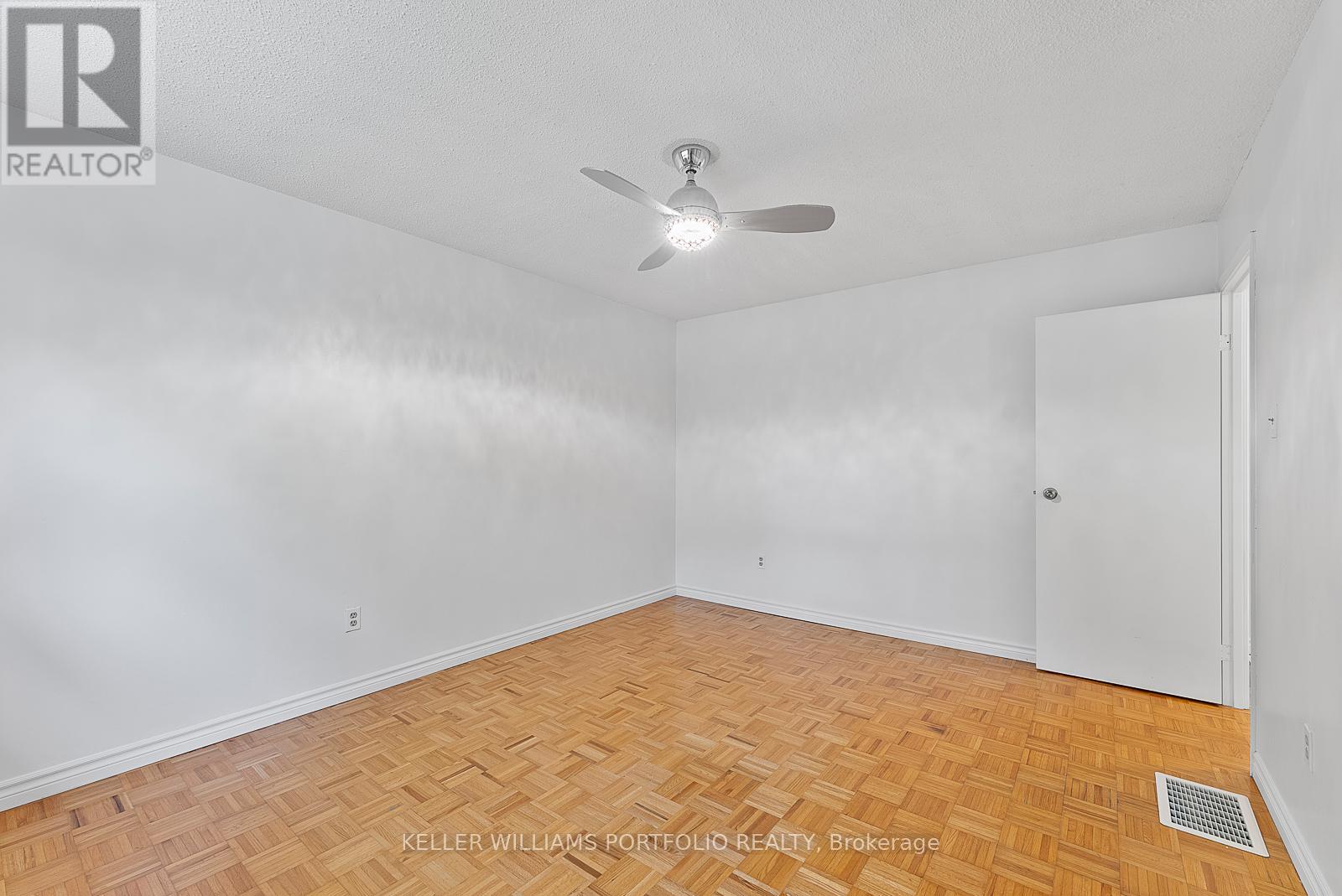 Photo 22 of 65 1055 Shawnmarr Road, Mississauga ON