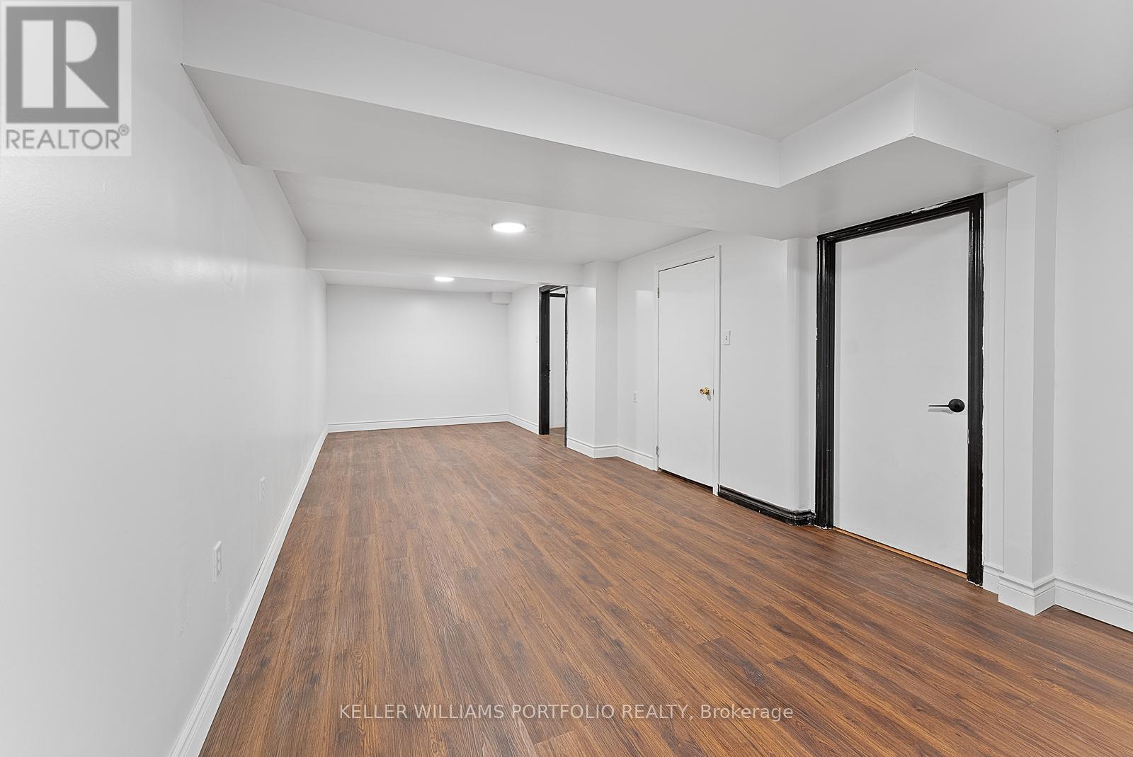 Photo 32 of 65 1055 Shawnmarr Road, Mississauga ON