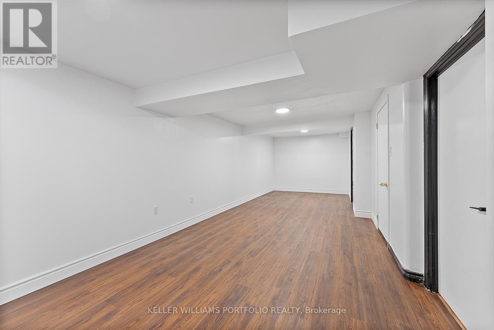 Photo 33 of 65 1055 Shawnmarr Road, Mississauga ON