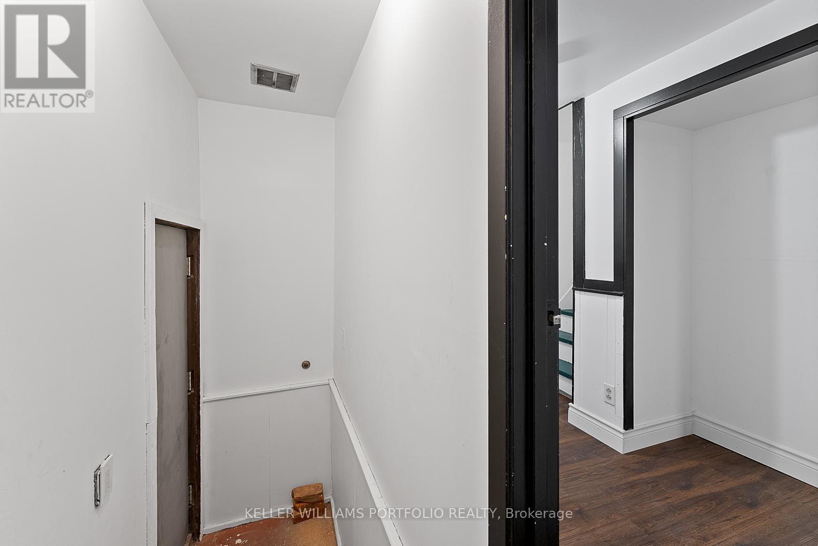 Photo 35 of 65 1055 Shawnmarr Road, Mississauga ON