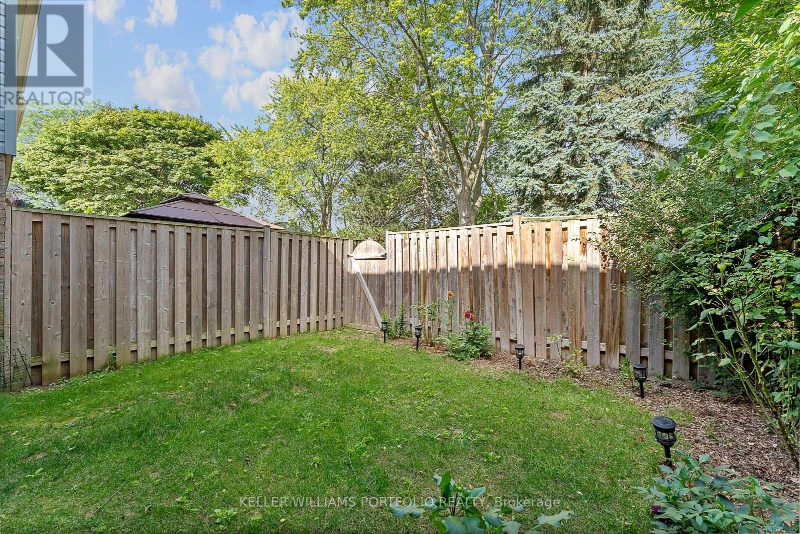 Photo 36 of 65 1055 Shawnmarr Road, Mississauga ON