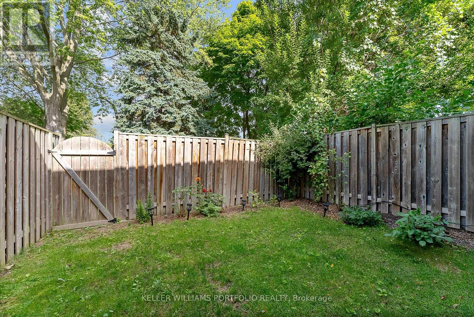 Photo 37 of 65 1055 Shawnmarr Road, Mississauga ON