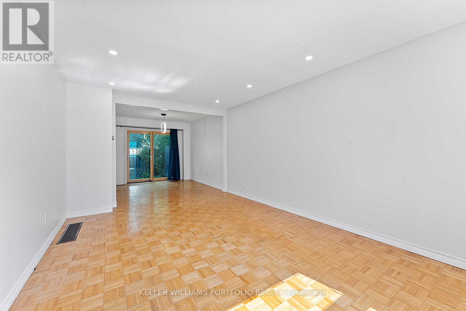 Photo 9 of 65 1055 Shawnmarr Road, Mississauga ON