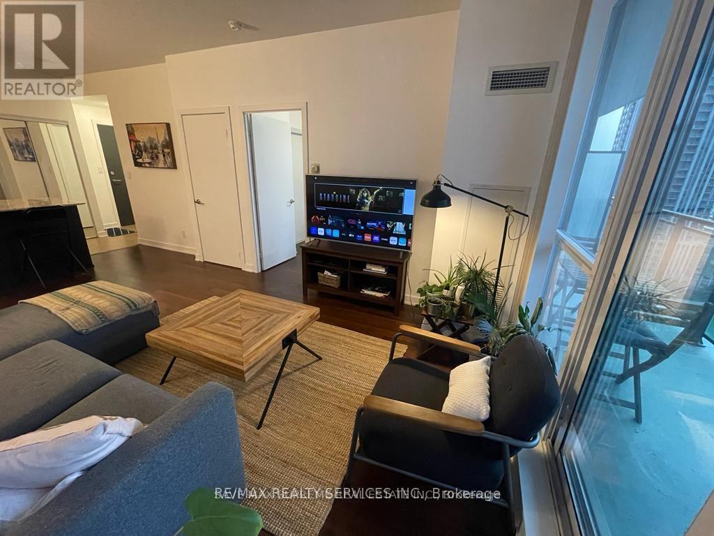 Photo 11 of 1710 4070 Confederation Parkway, Mississauga ON
