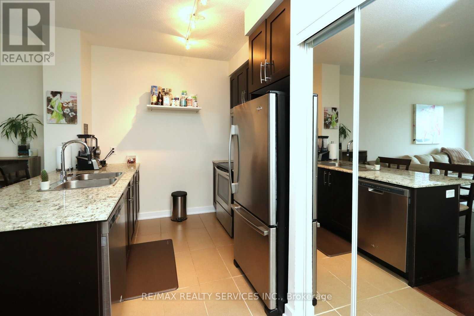 Photo 5 of 1710 4070 Confederation Parkway, Mississauga ON