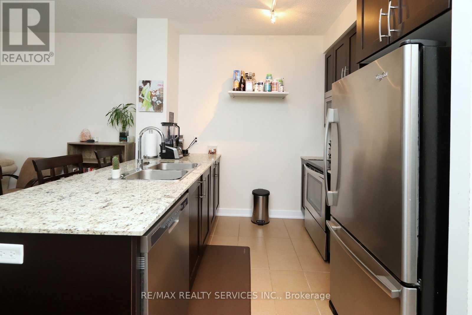 Photo 6 of 1710 4070 Confederation Parkway, Mississauga ON