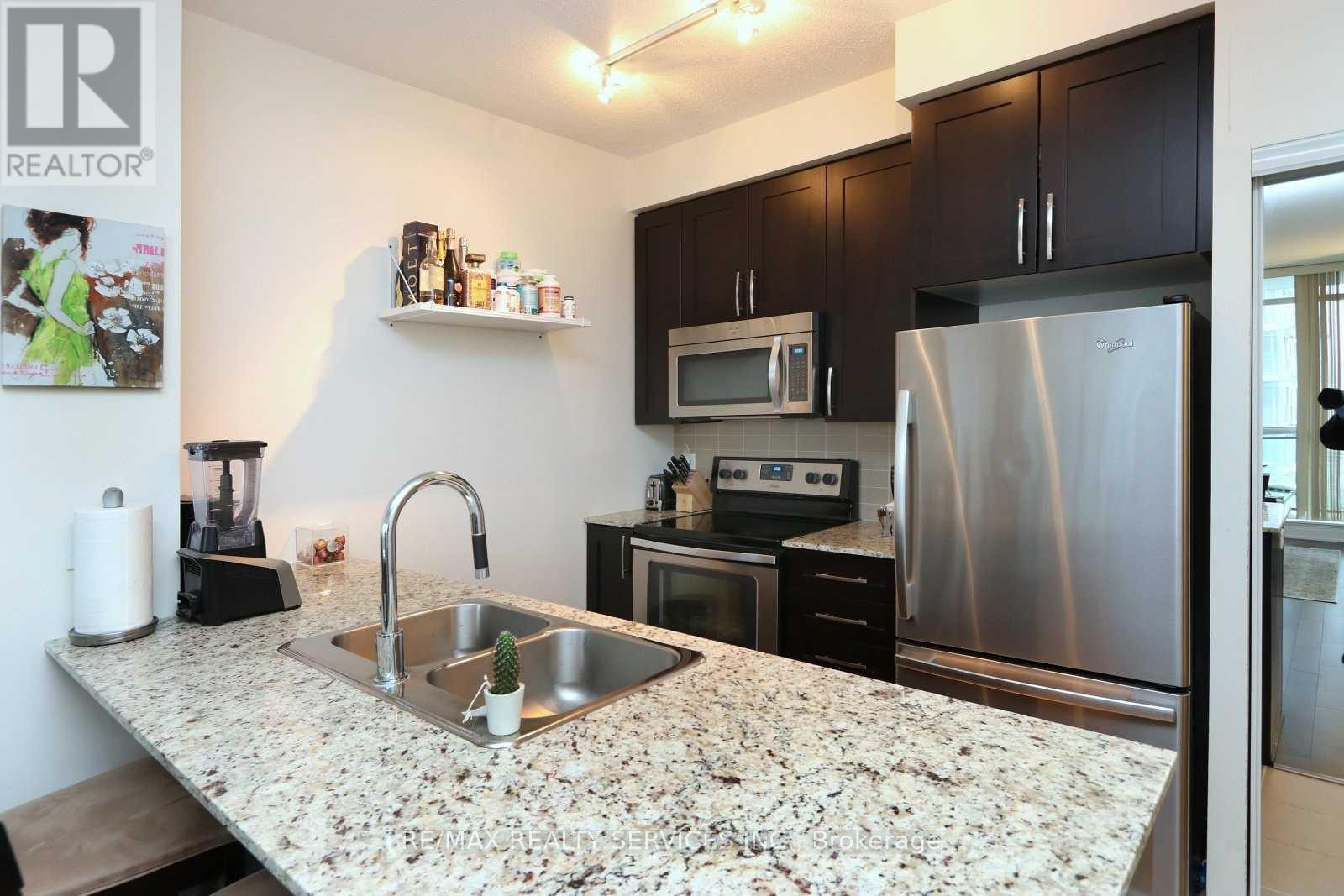 Photo 7 of 1710 4070 Confederation Parkway, Mississauga ON