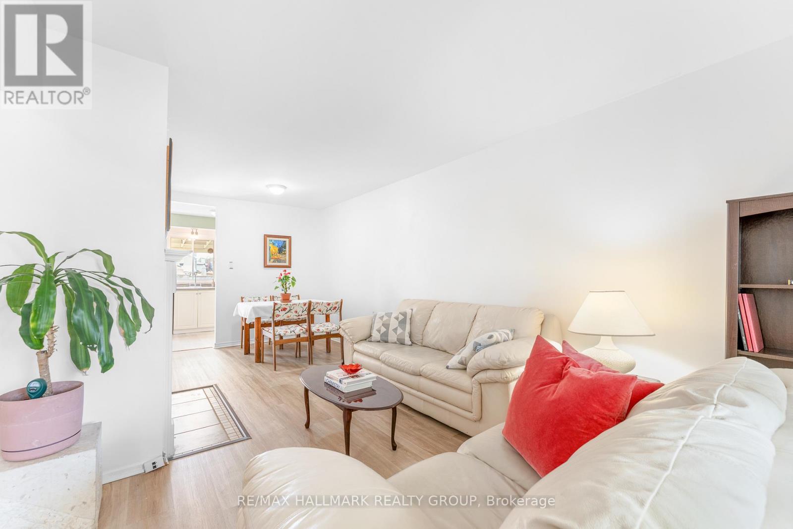 Photo 7 of 41 Sovereign Avenue, Ottawa ON