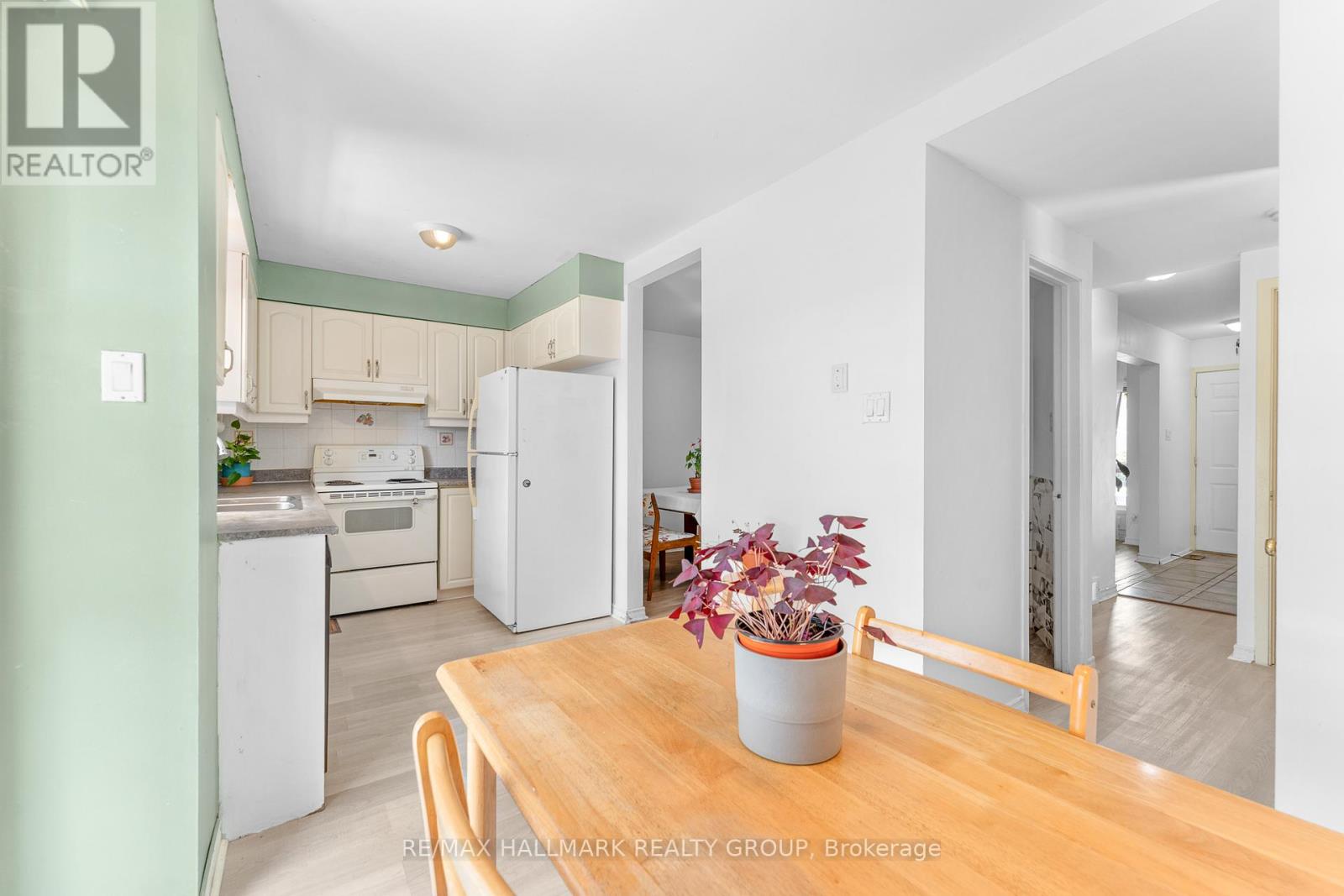 Photo 25 of 41 Sovereign Avenue, Ottawa ON