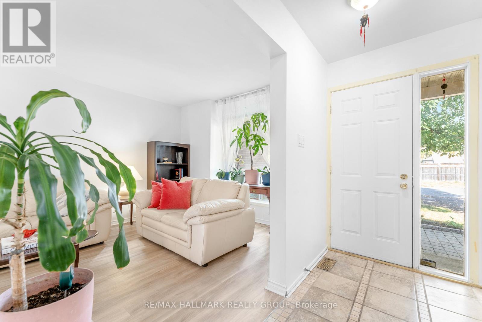 Photo 6 of 41 Sovereign Avenue, Ottawa ON