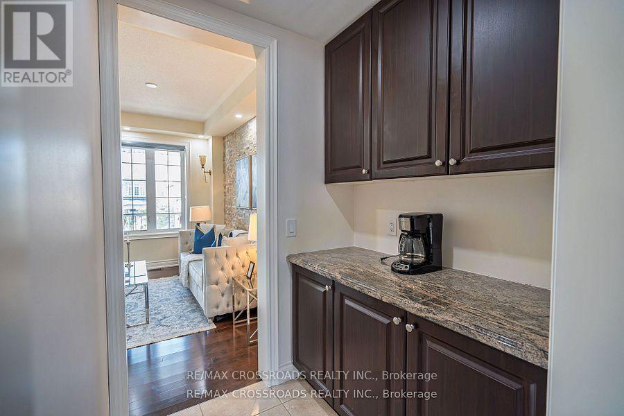 Photo 19 of 119 Russell Creek Drive, Brampton ON