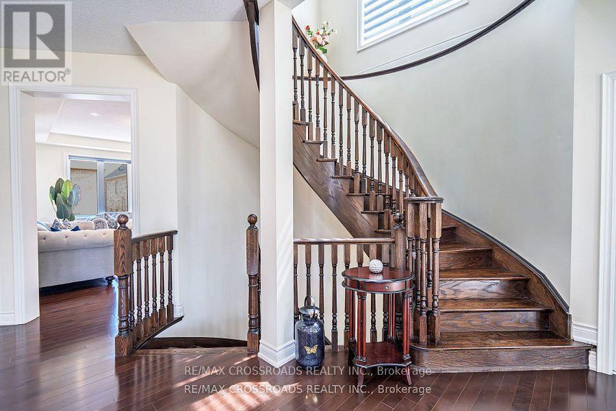 Photo 21 of 119 Russell Creek Drive, Brampton ON
