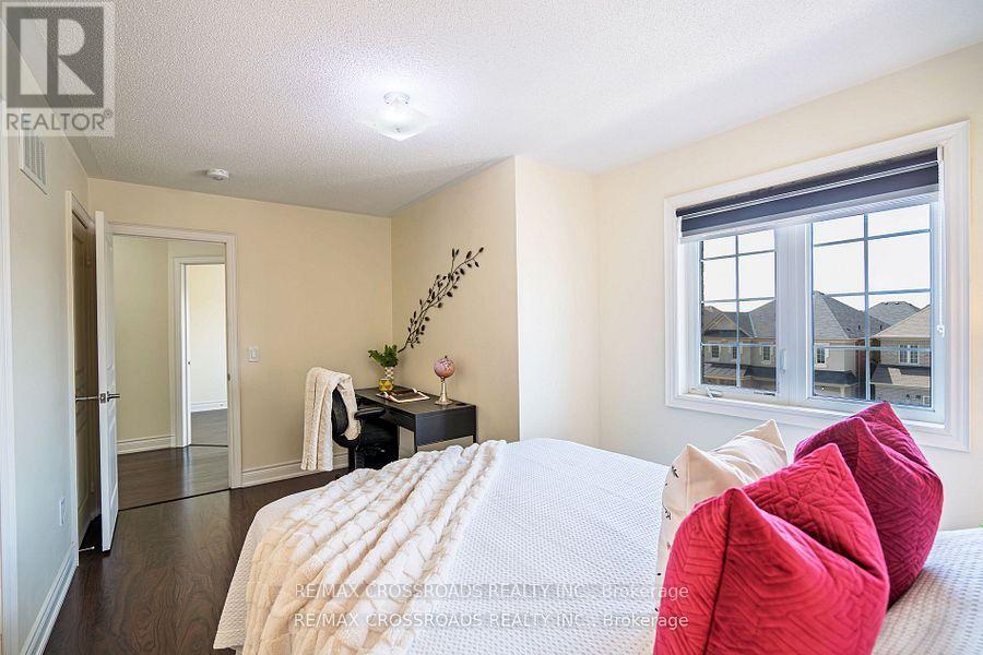 Photo 33 of 119 Russell Creek Drive, Brampton ON