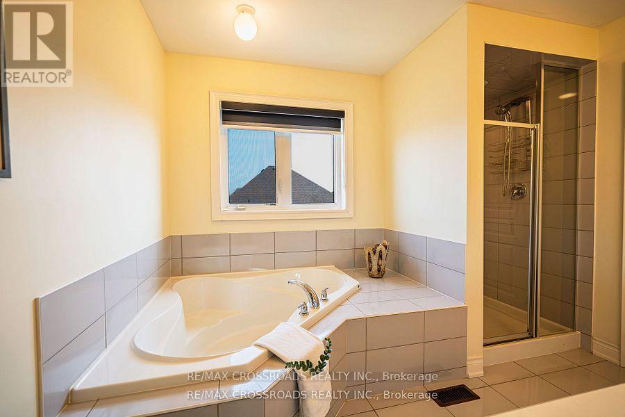 Photo 27 of 119 Russell Creek Drive, Brampton ON