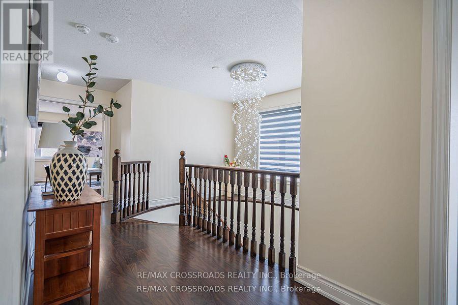 Photo 37 of 119 Russell Creek Drive, Brampton ON